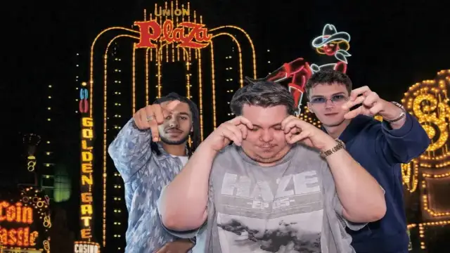Trois jeunes hommes posent devant des enseignes lumineuses de casinos, illustrant l’univers de Kishta.io porté par TeufeurS