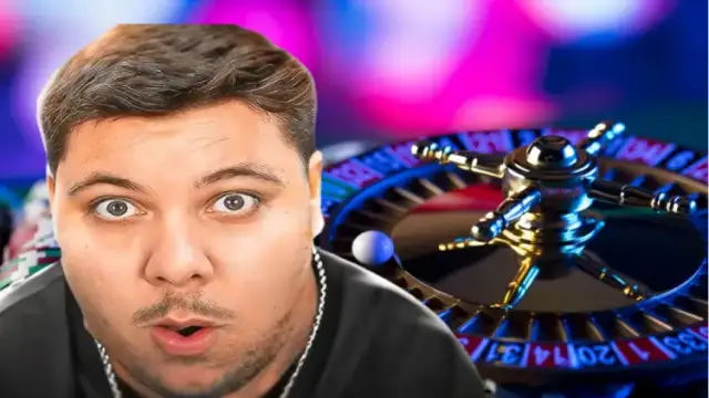 Portrait de TeufeurS, célèbre streamer français de casino en ligne, devant une table de roulette